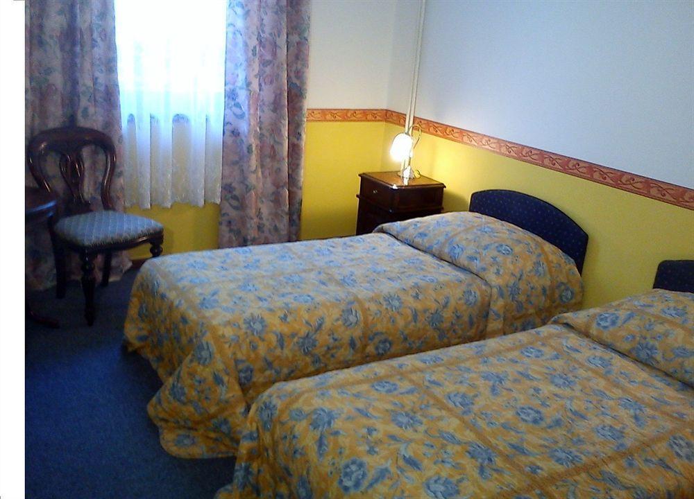 Nr 100 Szentendre Hotel Panzio Szolgaltatasok מראה חיצוני תמונה